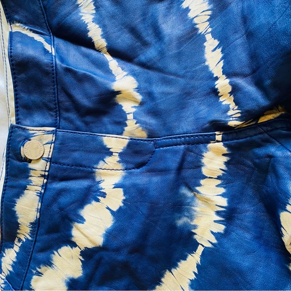 Tory Burch navy and white leather tie dye shorts sz 6 - Picture 9 of 10